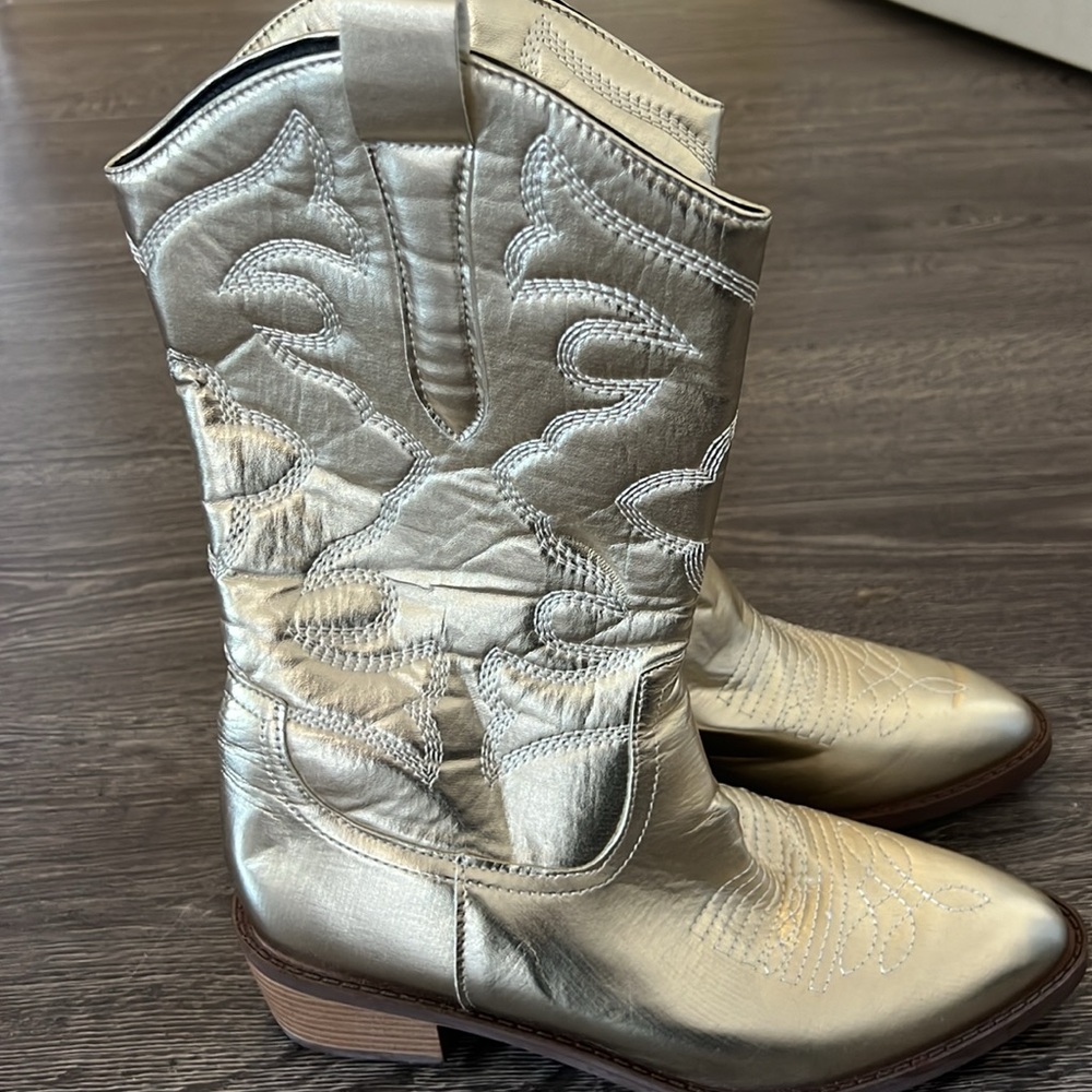 Metallic Gold Western Cowboy Boots - Picture 7 of 8